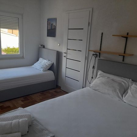 Apartments Malou Baška Voda Habitación foto