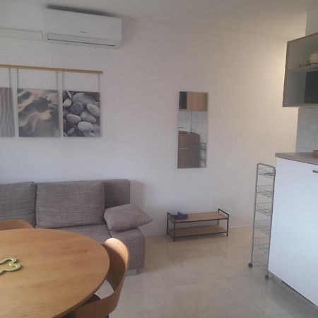 Apartments Malou Baška Voda Habitación foto