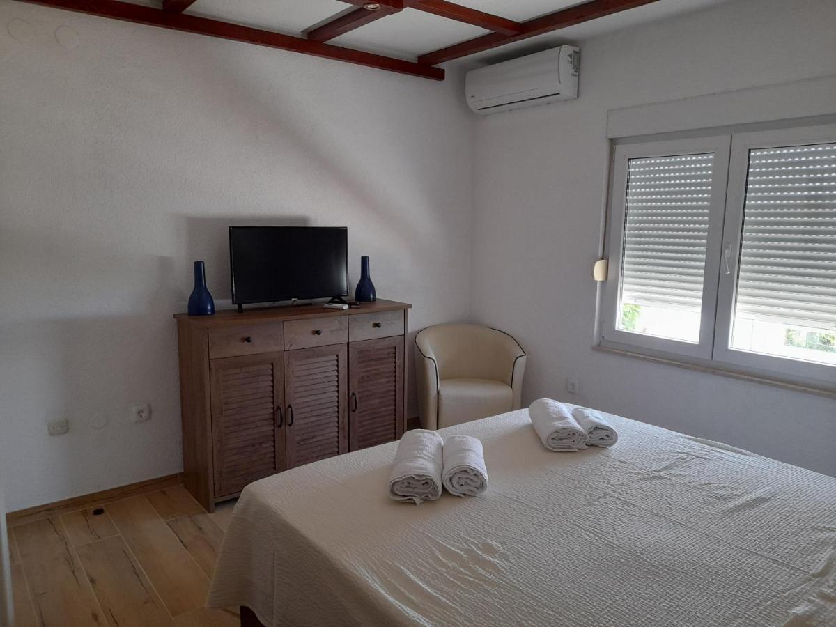 Apartments Malou Baška Voda Habitación foto