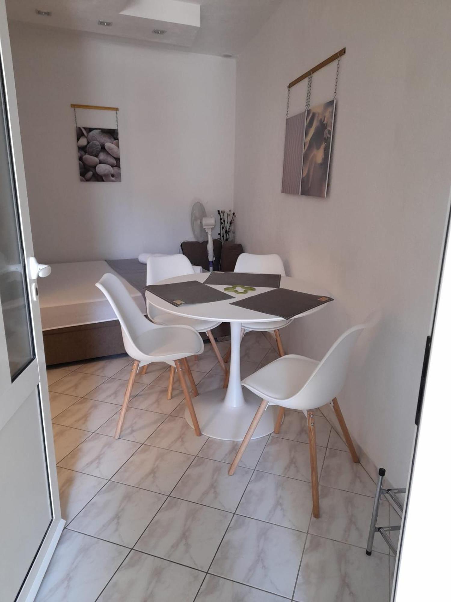 Apartments Malou Baška Voda Habitación foto