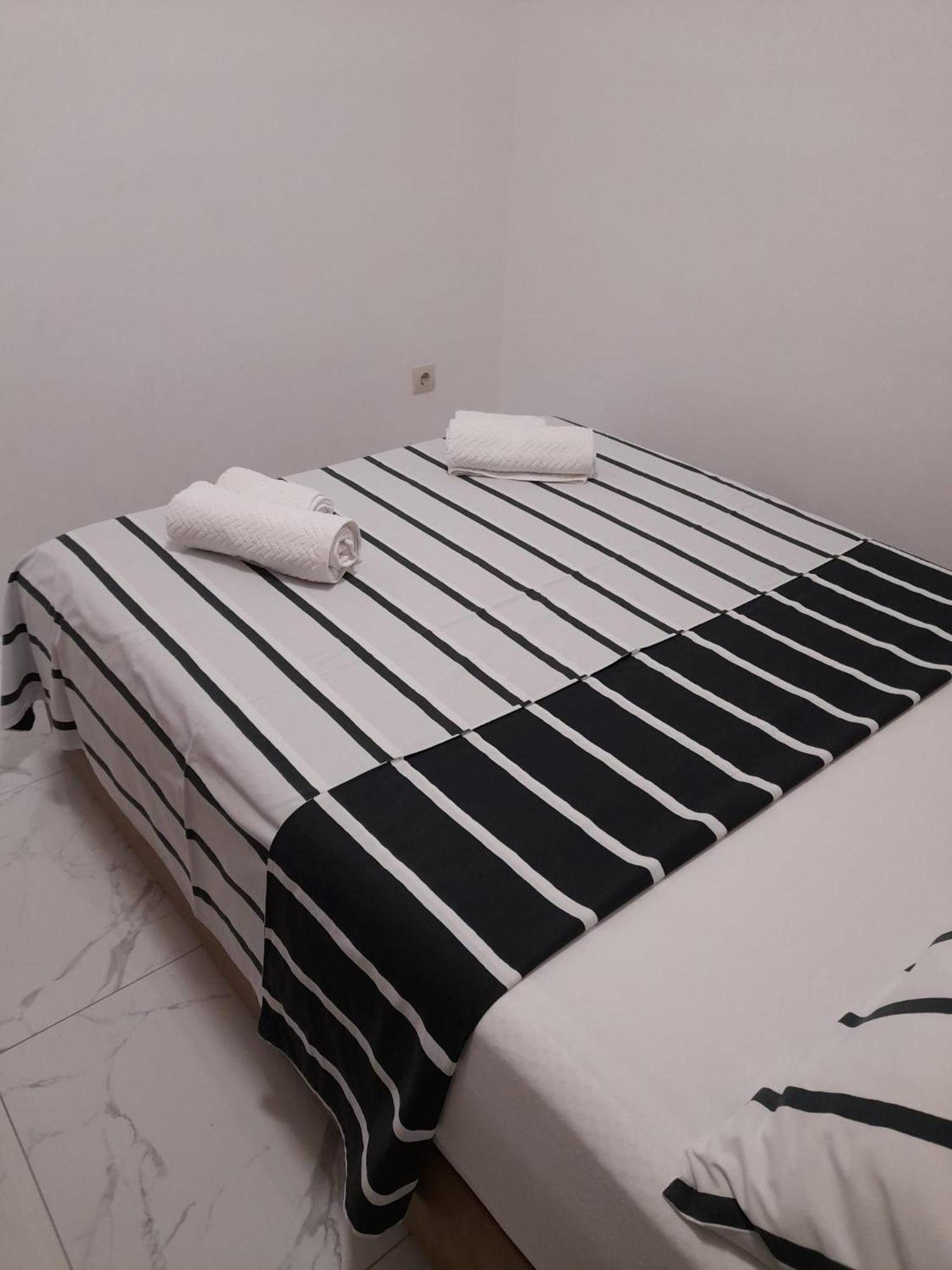 Apartments Malou Baška Voda Habitación foto