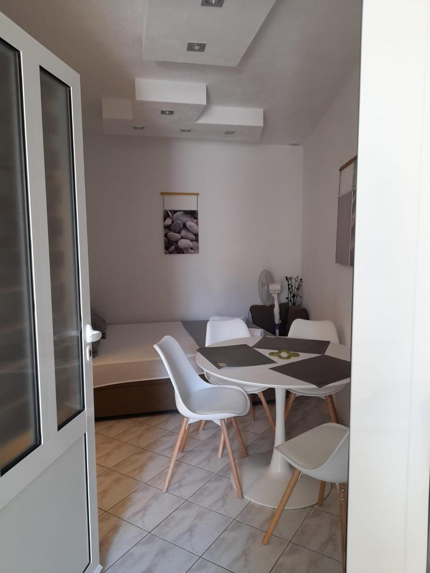 Apartments Malou Baška Voda Habitación foto