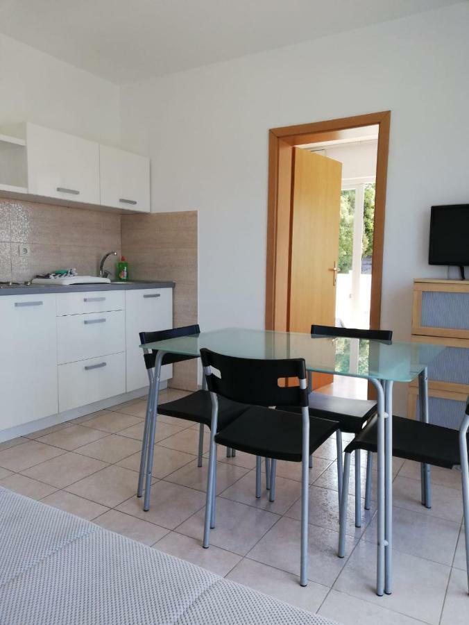 Apartments Malou Baška Voda Habitación foto
